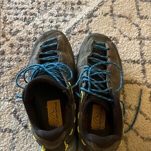 Men’s size 8/40.5 la sportiva TX guide leather approach shoes